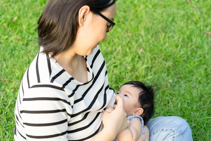Tips-when-breastfeeding-in-public