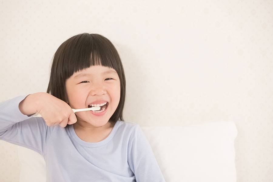 happy-kid-brushing-teeth